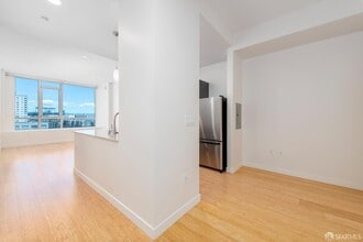 Building Photo - 300 Berry St