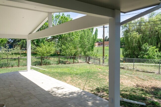 Building Photo - Long Realty & Property Management - Wonderful Ranch with Great Views