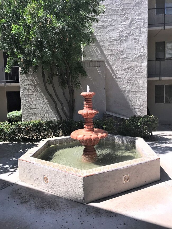 Building Photo - **FABULOUS- 1br/1ba CONDO (CAMELBACK & ARCADIA)