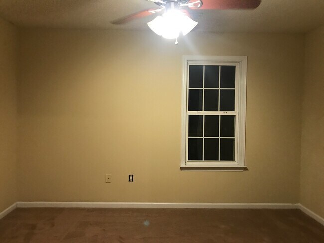 Building Photo - 5606 Landings Pkwy