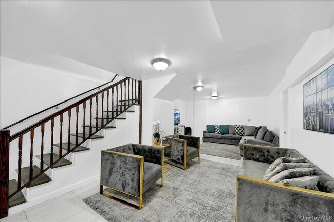 Building Photo - 12 Drake Pl