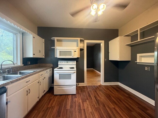 Building Photo - 3 Bedroom 1 Bathroom Home in Greeneville, TN