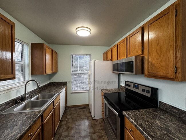 Building Photo - 2129 Troy Ct