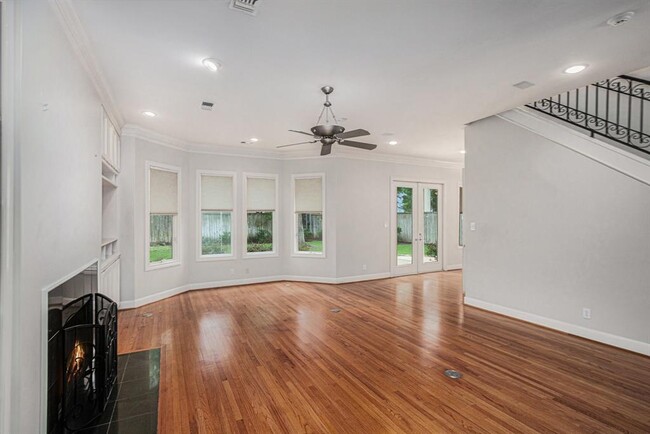 Building Photo - 4655 Spruce St