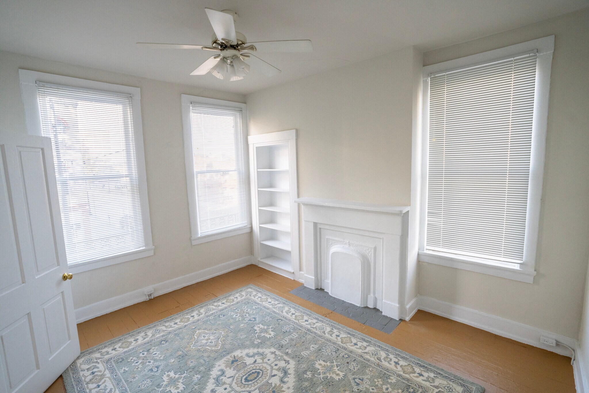 Building Photo - 137 W 9th St