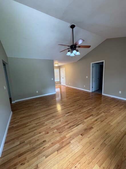 Building Photo - 3570 Castlebrooke Ln