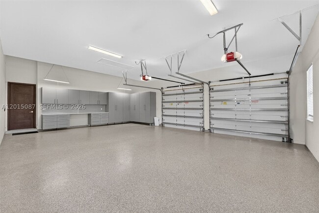 Building Photo - 2400 SW 112th Ave