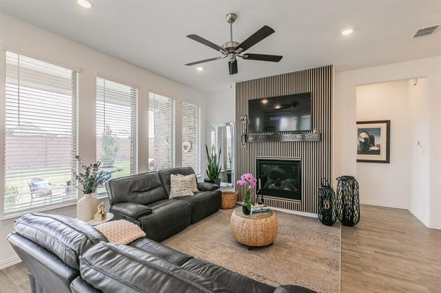 Building Photo - 2549 Birchcrest Dr