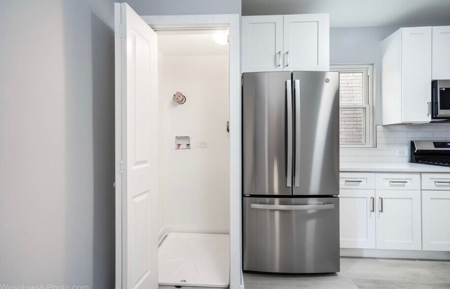 Building Photo - 4816 N Kilpatrick Ave