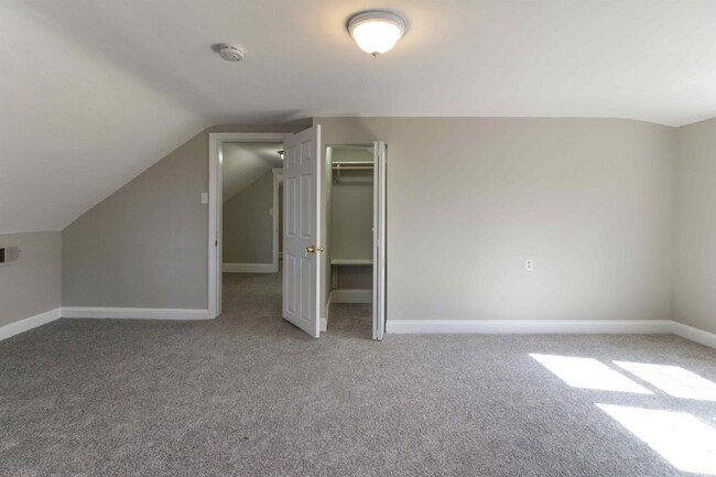 Building Photo - Central Spacious Rockville Metro 5 BR Single Family Home Pets Welcome