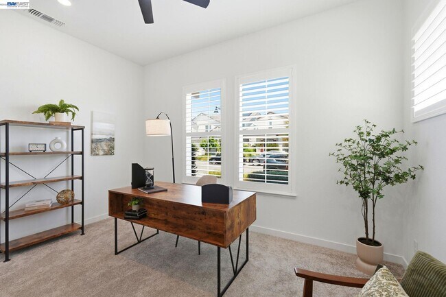Building Photo - 1550 Plumas Dr