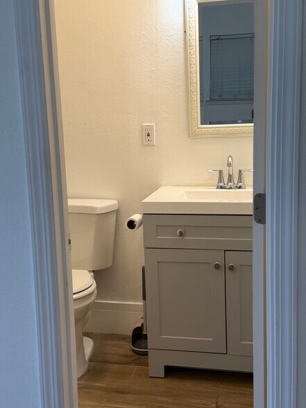 Building Photo - 283 McCreery Ave