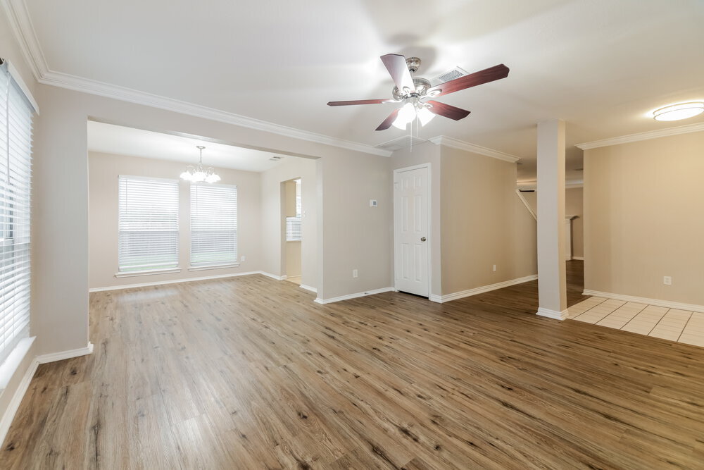 Building Photo - 327 Stately Oak Ln