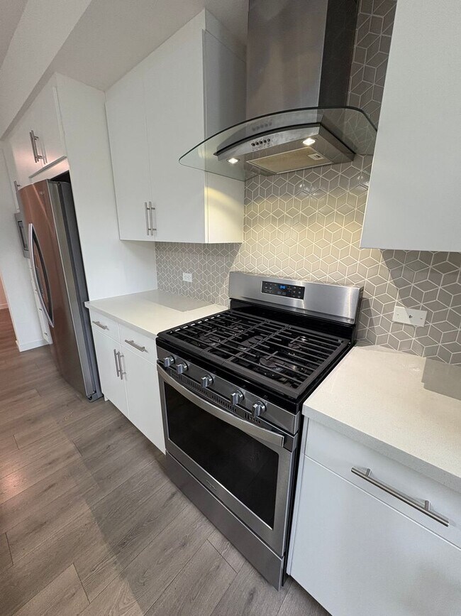 Building Photo - Modern 2bed/2bath Single Story Condo in the MIll