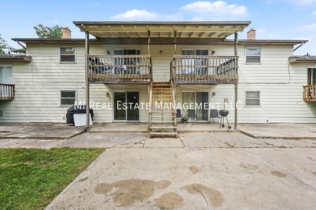 Building Photo - 2068 Andrew St SE