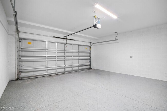 Building Photo - 12000 Santaluz Dr