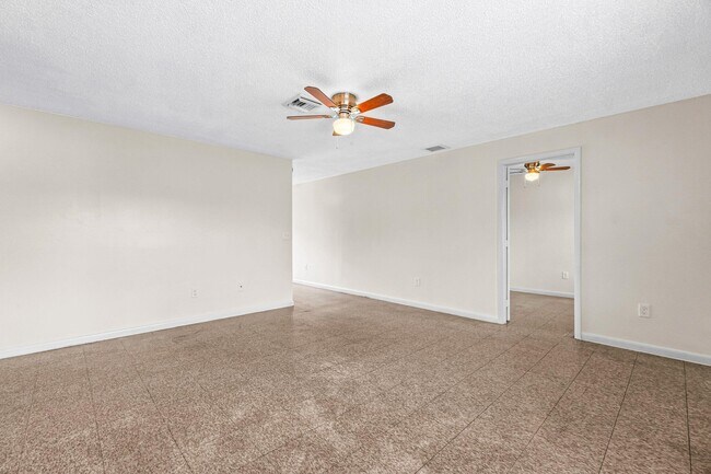 Building Photo - 4786 Gulfstream Rd