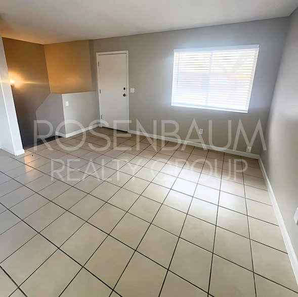 Building Photo - 713 W 1st Ave