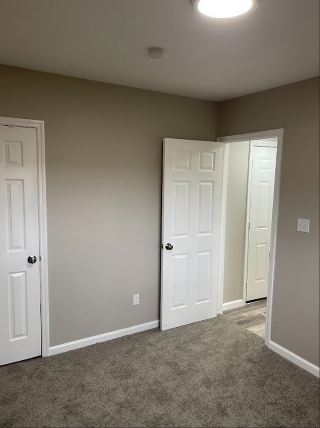 Building Photo - Beautiful 3 Bedroom 2 Bath Home! MOVE IN SPECIAL!