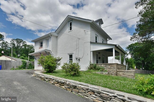 Building Photo - 422 Willow Grove Ave