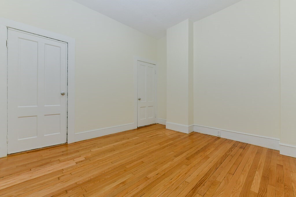 Building Photo - 458 E 7th St