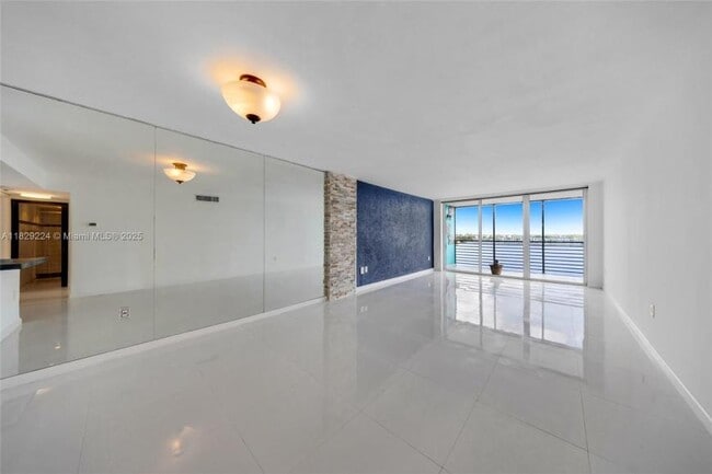 Building Photo - 2 bedroom in Miami FL 33179