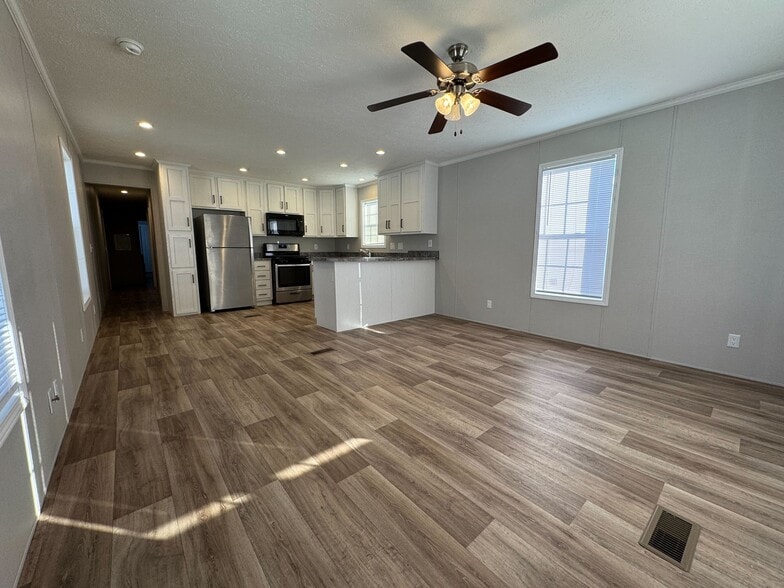 Building Photo - 2002 Heron Dr NW