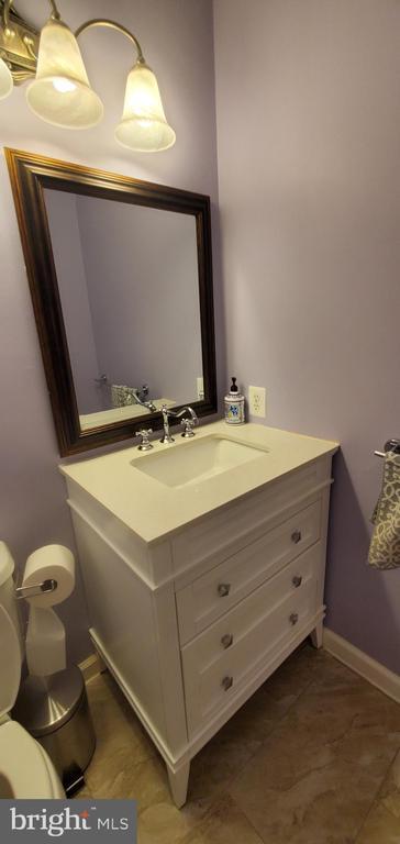 Building Photo - 8202 Catbird Cir