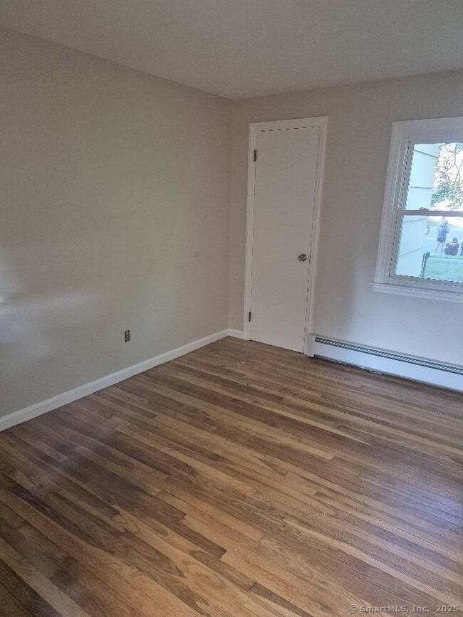 Building Photo - 404 Denslow St