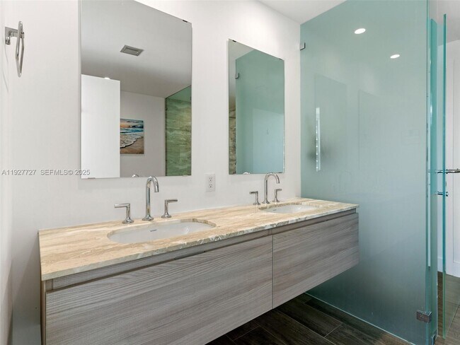 Building Photo - 2900 NE 7th Ave