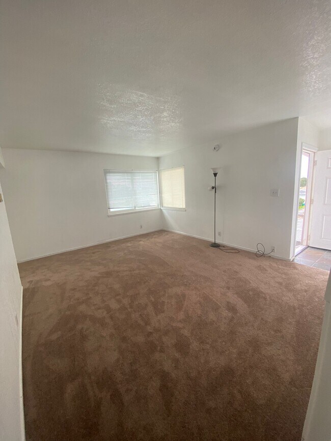 Building Photo - 16850 Ehle St
