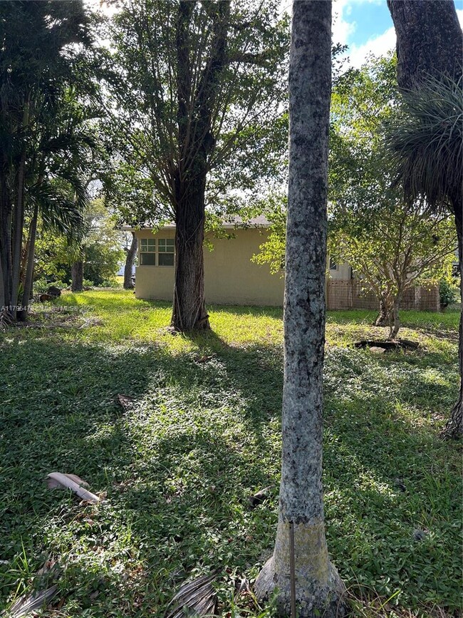 Building Photo - 14940 NE 11th Ct