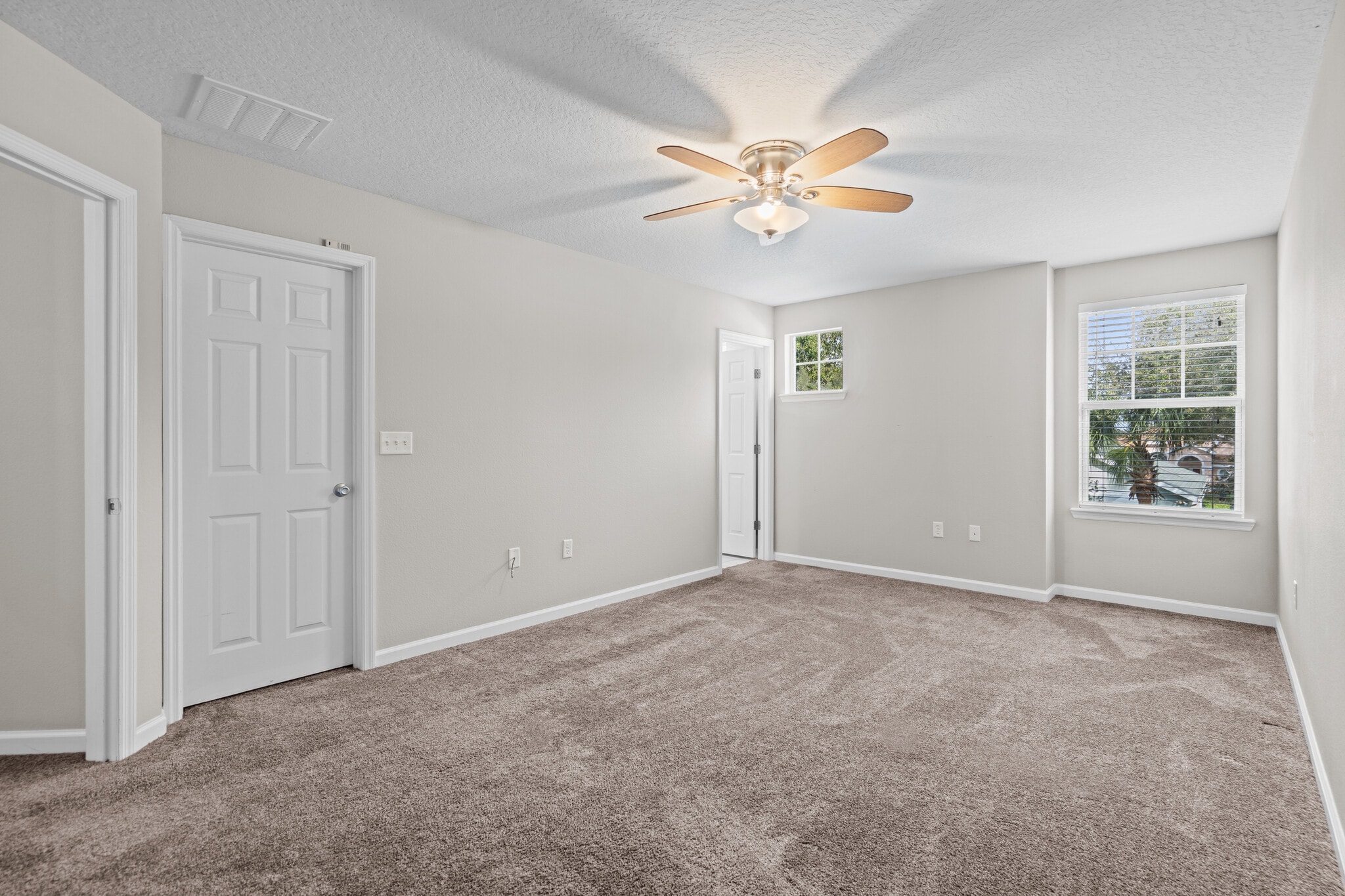 Master bedroom - 24 Islander Ct