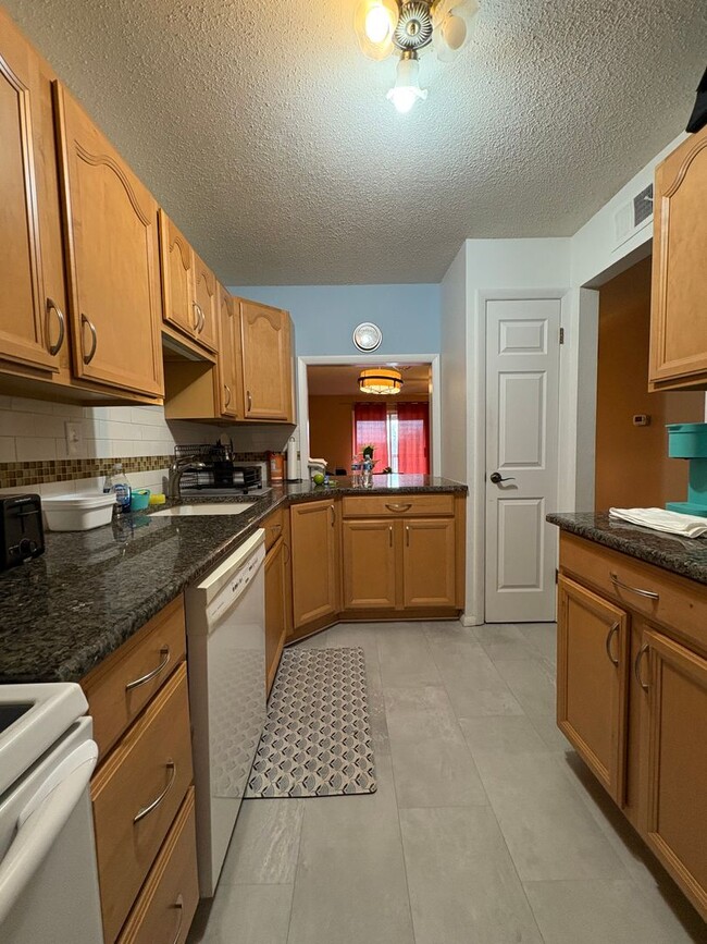 Building Photo - Fully Furnished 2-Bed, 2-Bath Condo – Short-Term Lease | Creve Coeur, MO