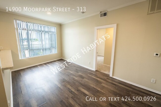 Building Photo - 14900 Moorpark St