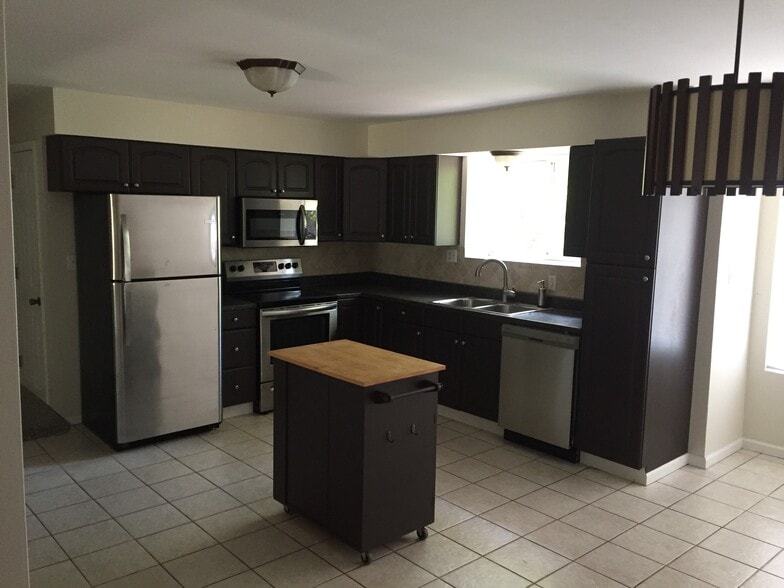 Building Photo - 3719 Clearview Dr