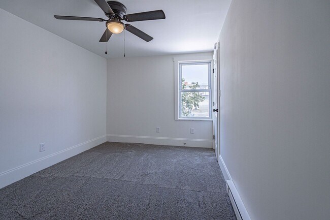 Building Photo - UPDATED FOUR BEDROOM/1.5 BATH TOWNHOME