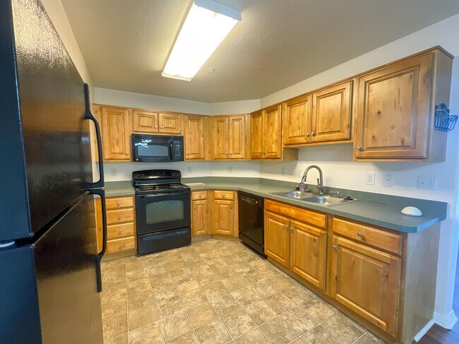 Building Photo - 8212 N Cedar Springs Rd