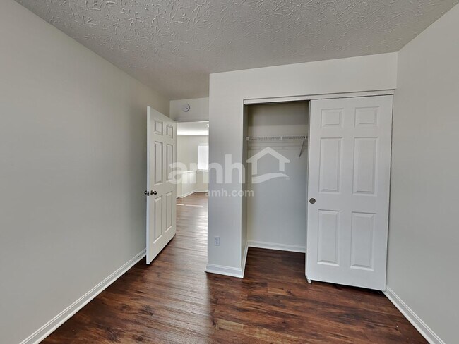 Building Photo - 2238 Antoinette Way