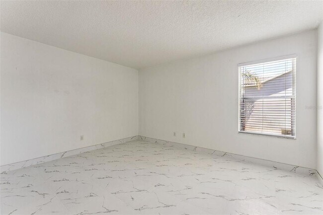 Building Photo - 2205 Wintermere Pointe Dr
