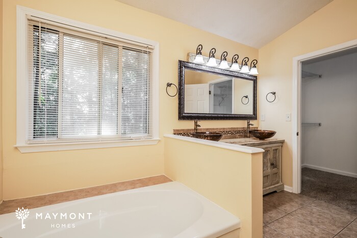 Building Photo - 25 Den Ric Ct