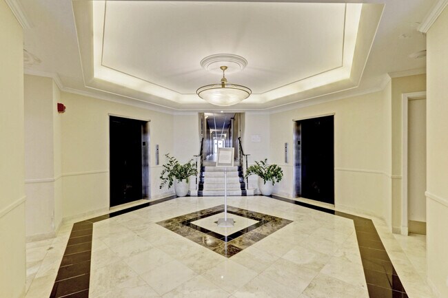 Building Photo - 2800 N Flagler Dr