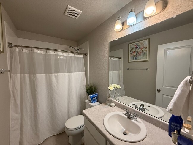 Building Photo - 4 Bed 3 Bath Home Minutes Away from Ft. Carson, Peterson SFB , & Schriever SFB!!