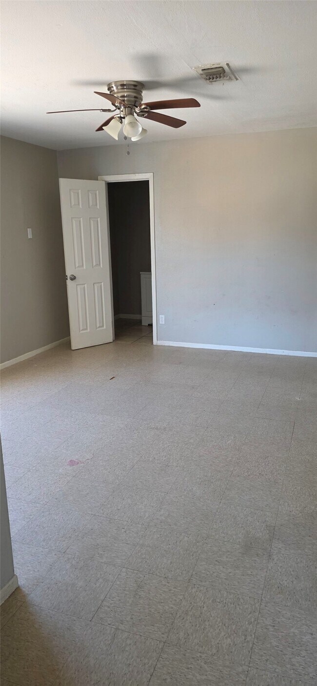 Building Photo - 5130 Chapman St