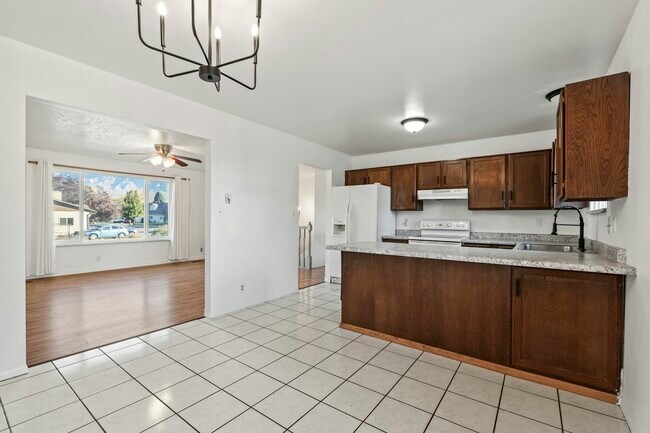 Building Photo - 819 W 2300 N