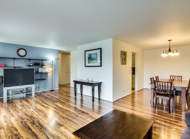 Building Photo - 1515 E Central Rd