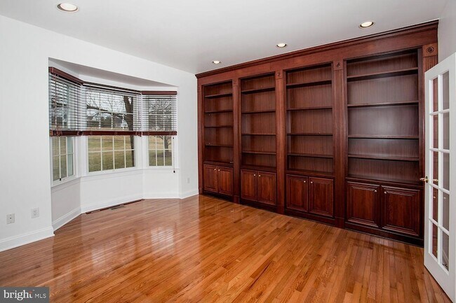 Building Photo - 189 Christopher Dr