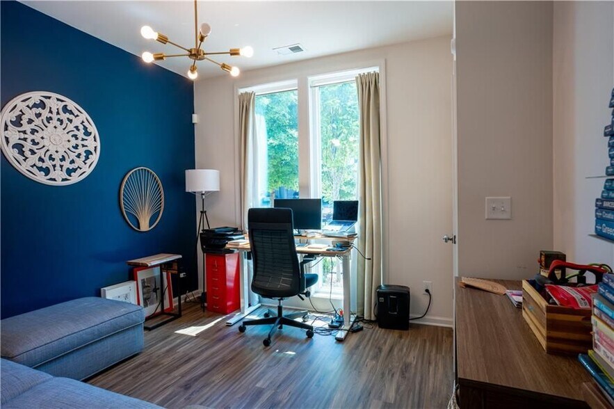 Building Photo - 452 Latta St NE