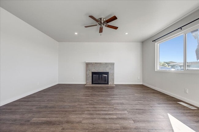 Building Photo - December MOVE IN SPECIAL $500 Off First Months Rent!