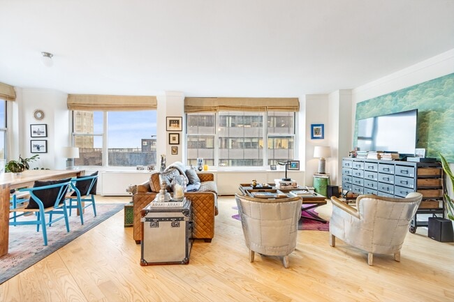 Building Photo - 117 E 57th St